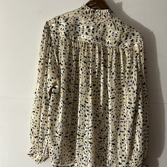 Sabina MUSAYEV - Picture 7 of 11